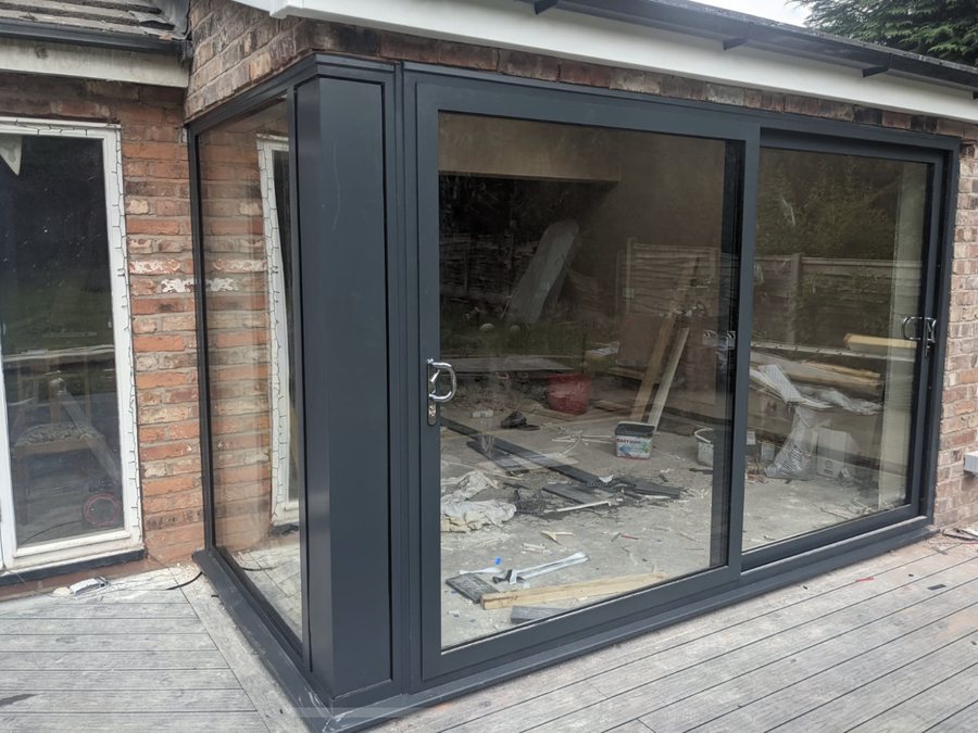 Corner sliding doors, domestic extension